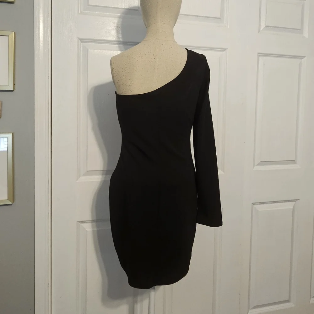 Lulu's Black One-Shoulder Long Sleeve Dress - Picture 6 of 9